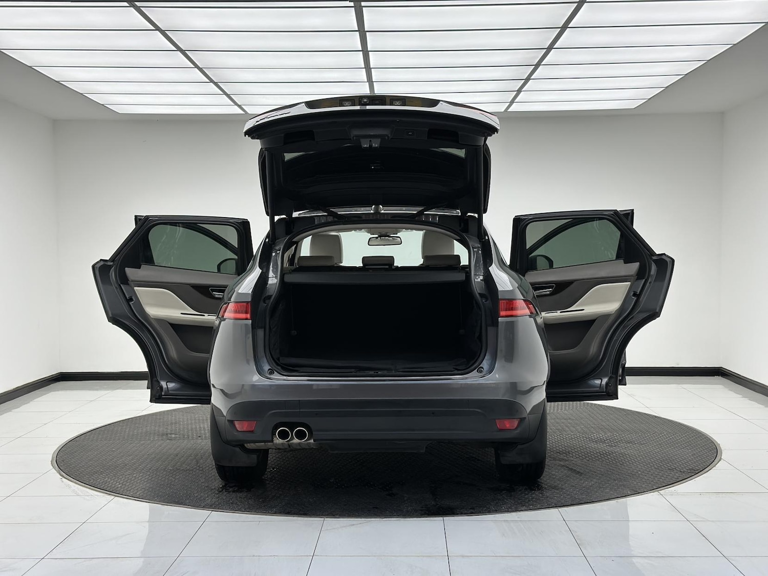 Used Jaguar F-Pace 2017 for sale - 76067754: Photo 17