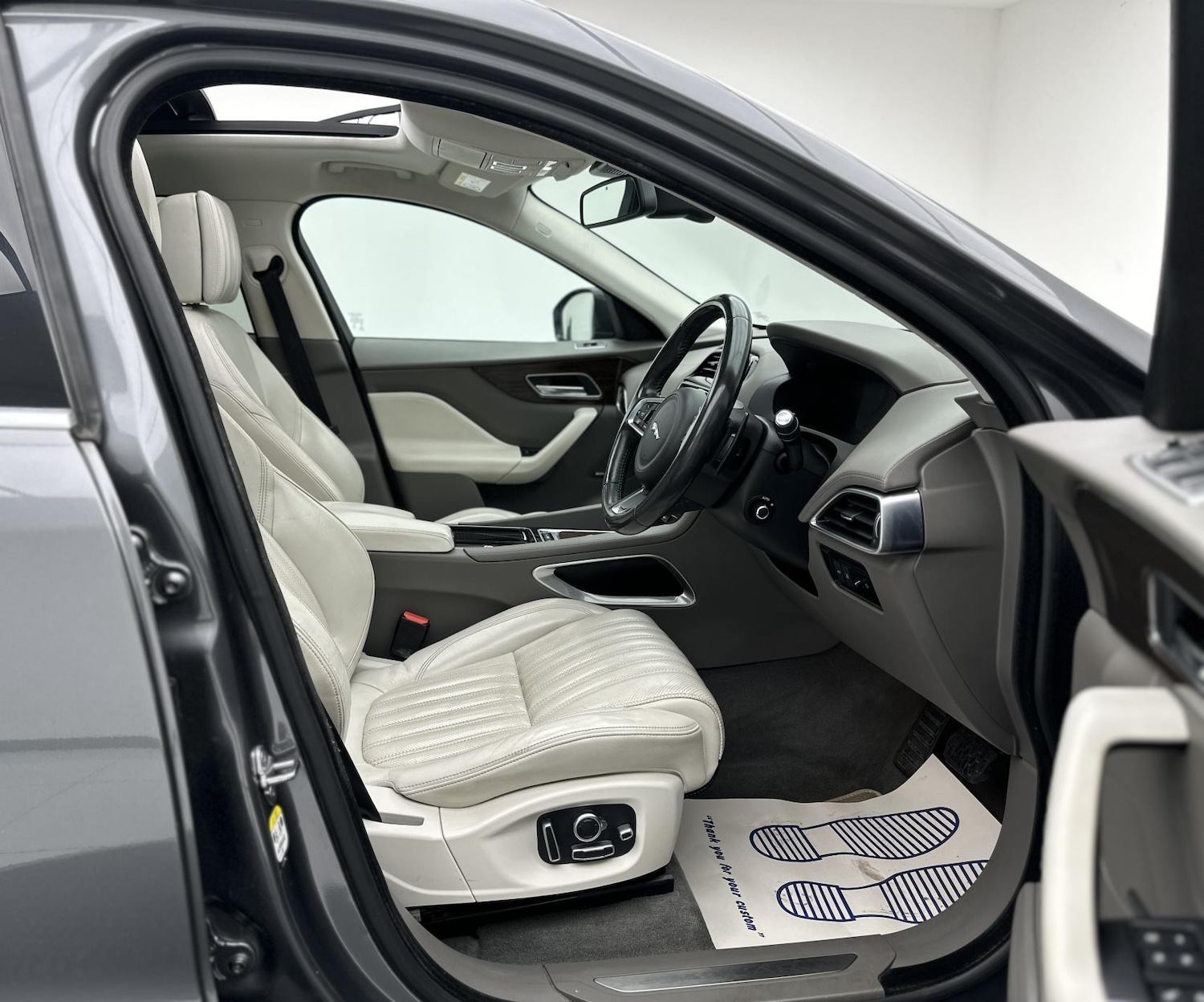 Used Jaguar F-Pace 2017 for sale - 76067754: Photo 20
