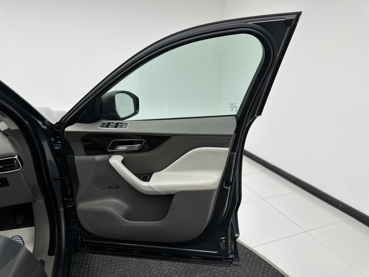 Used Jaguar F-Pace 2017 for sale - 76067754: Photo 22