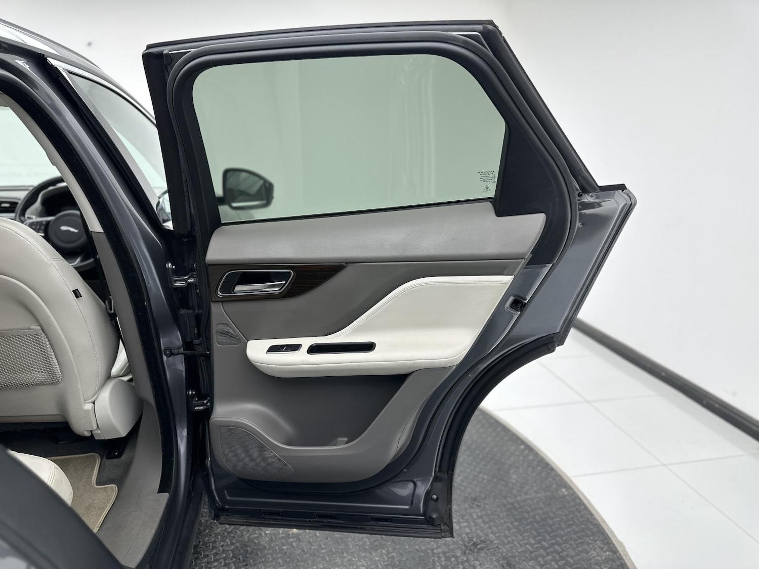 Used Jaguar F-Pace 2017 for sale - 76067754: Photo 23