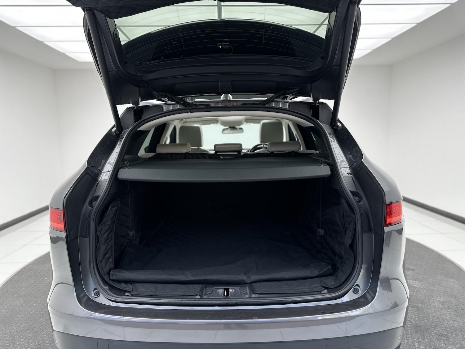 Used Jaguar F-Pace 2017 for sale - 76067754: Photo 27