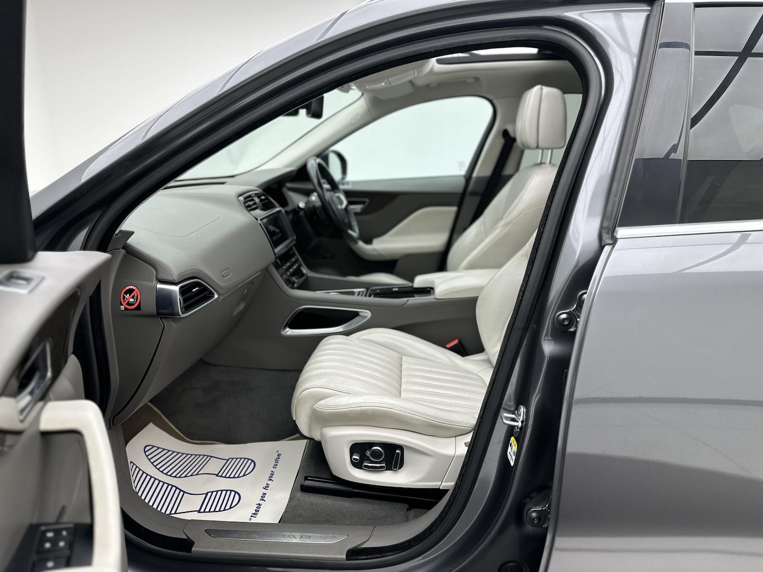 Used Jaguar F-Pace 2017 for sale - 76067754: Photo 32