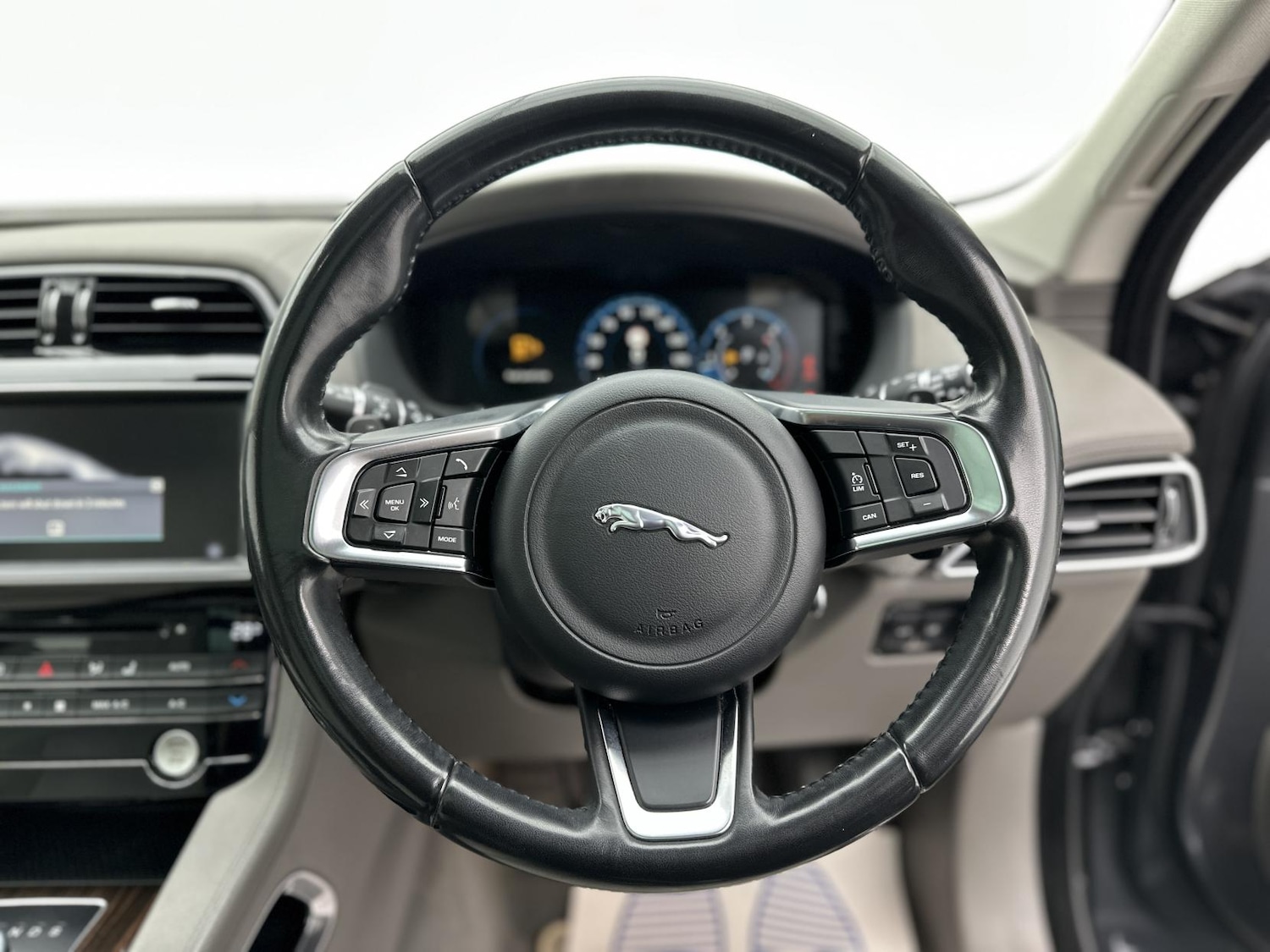 Used Jaguar F-Pace 2017 for sale - 76067754: Photo 39