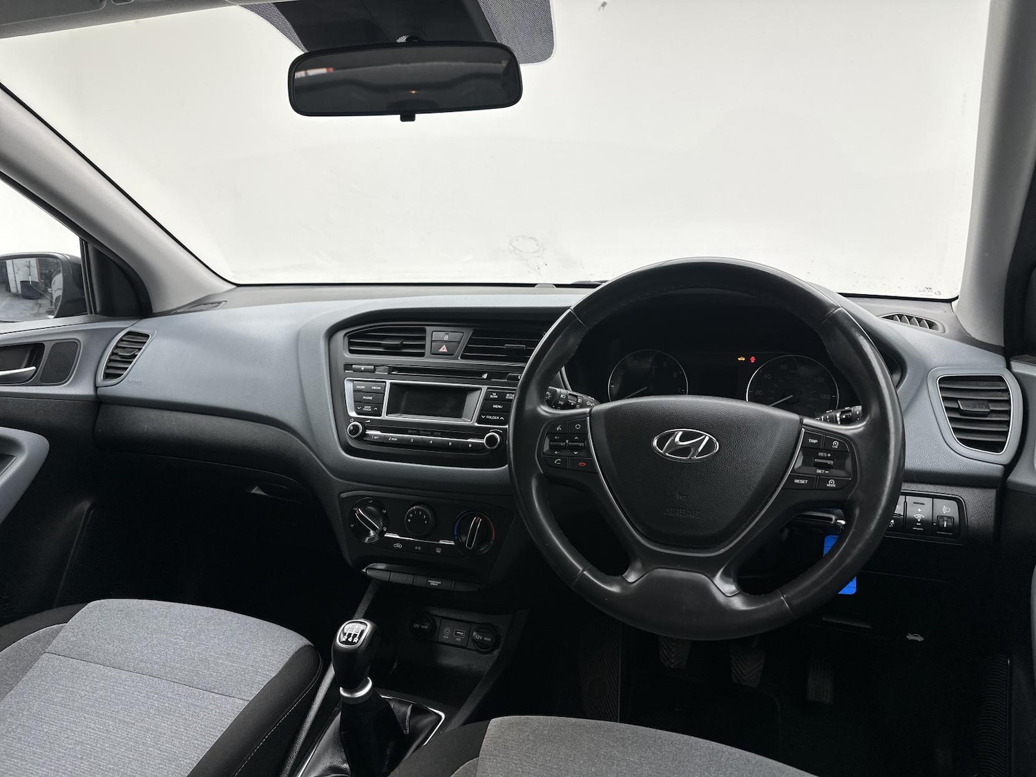 Used Hyundai i20 2015 for sale - 77669440: Photo 25