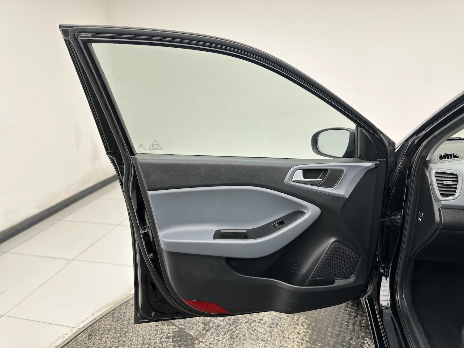 Used Hyundai i20 2015 for sale - 77669440: Photo 33