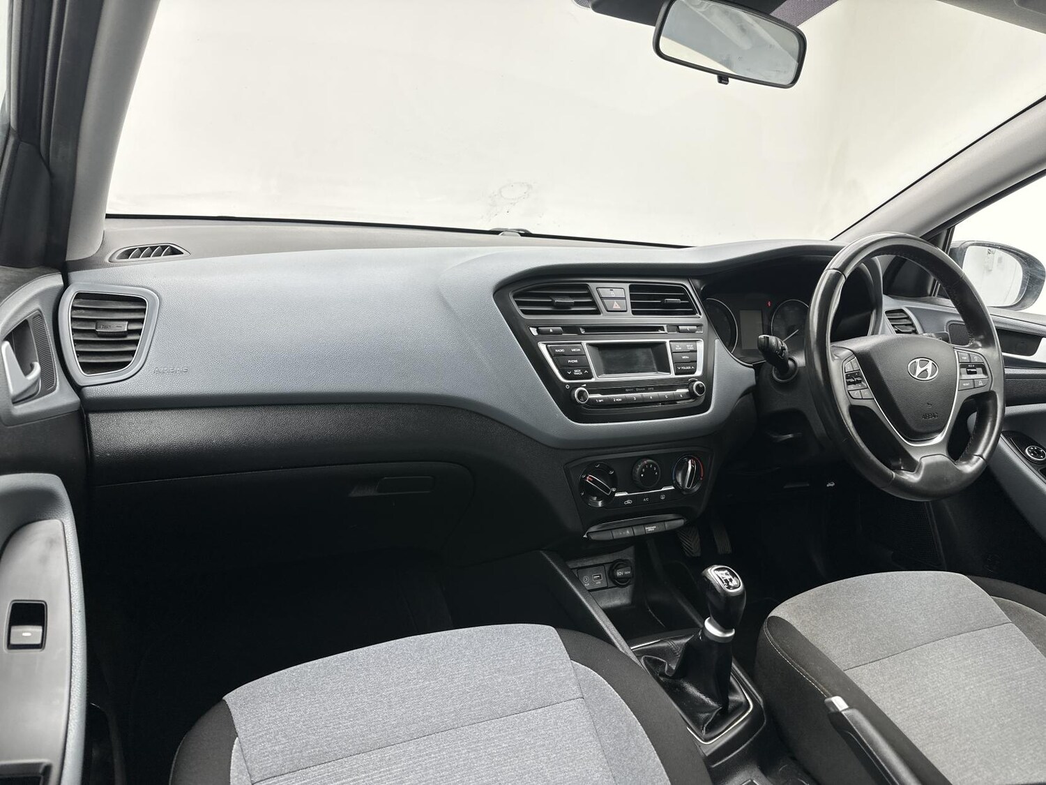 Used Hyundai i20 2015 for sale - 77669440: Photo 35