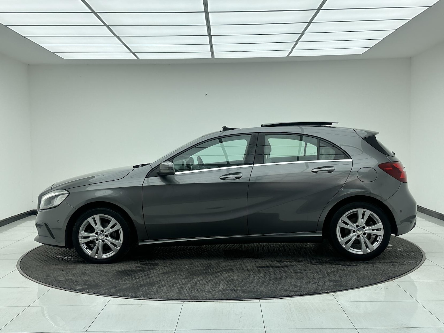 Used Mercedes-Benz A-Class 2015 for sale - 76652978: Photo 10