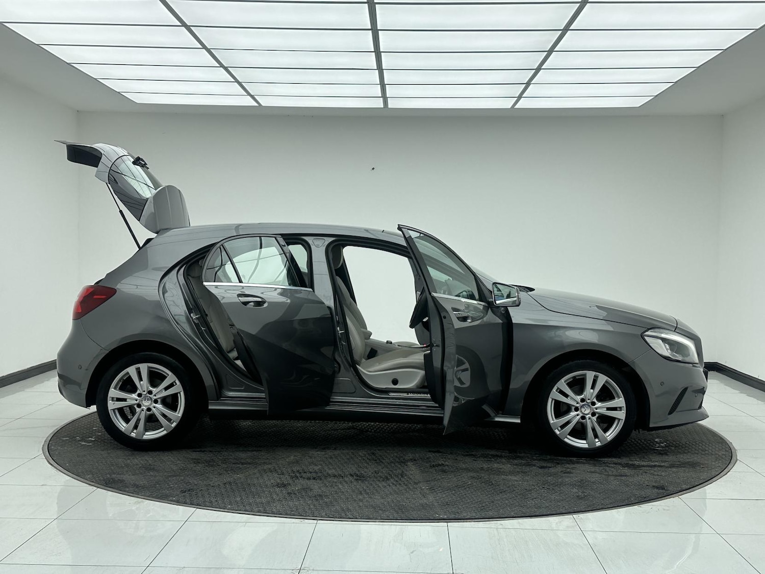 Used Mercedes-Benz A-Class 2015 for sale - 76652978: Photo 11