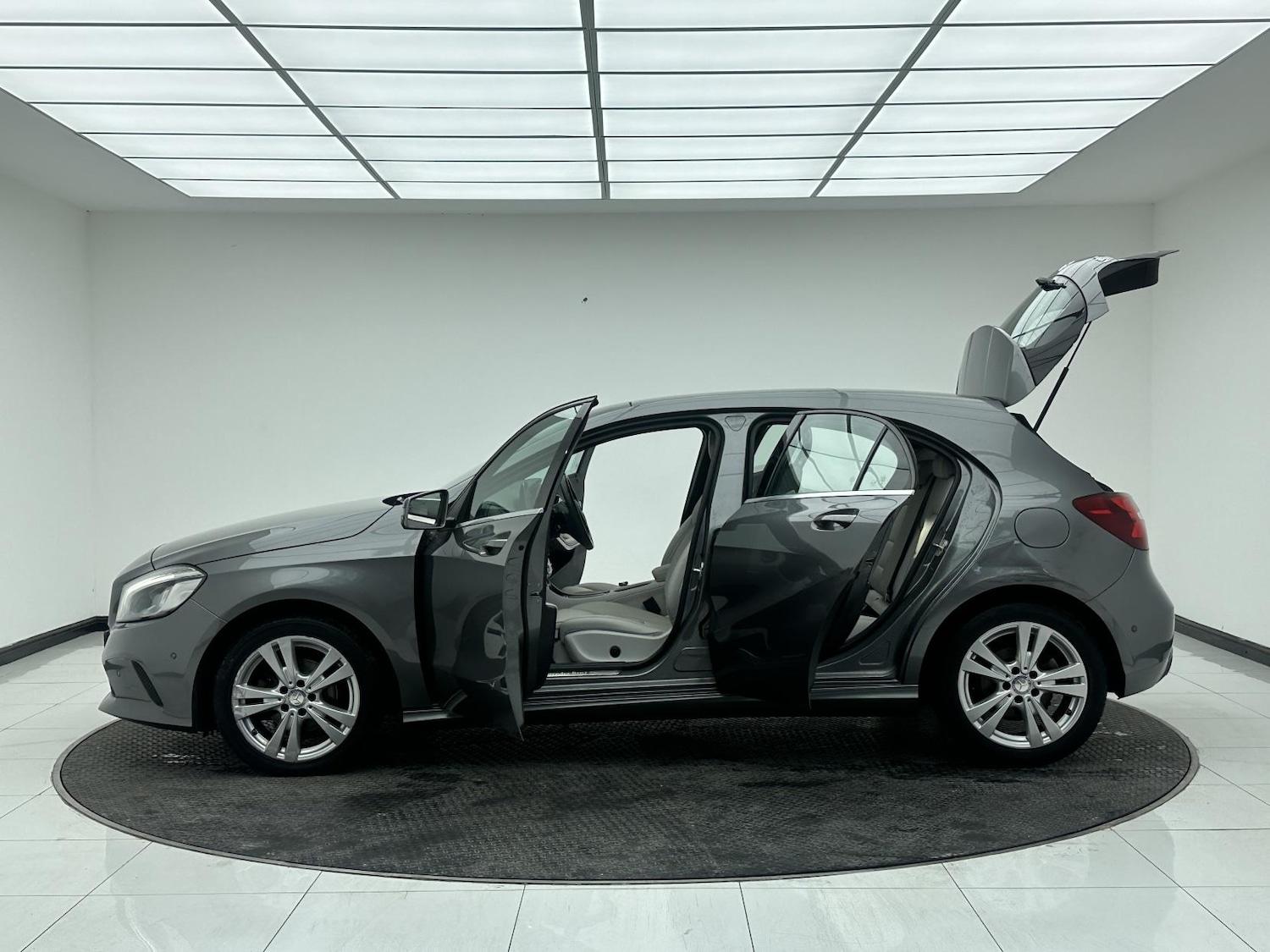 Used Mercedes-Benz A-Class 2015 for sale - 76652978: Photo 12