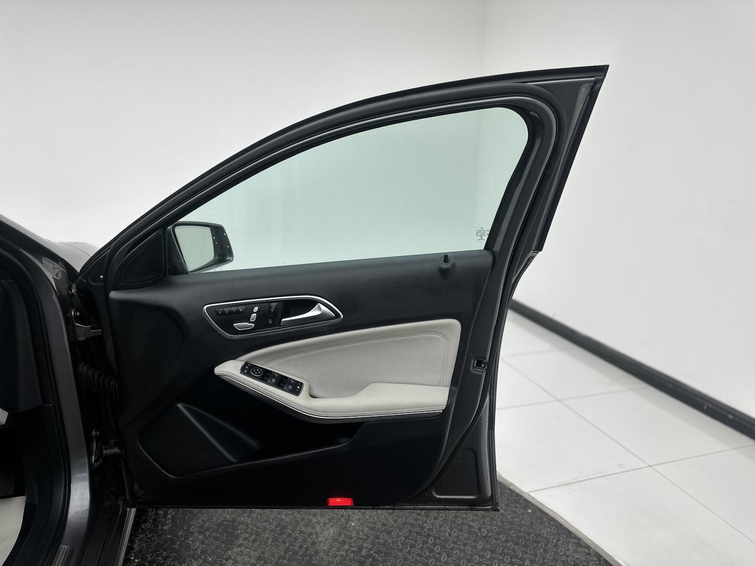 Used Mercedes-Benz A-Class 2015 for sale - 76652978: Photo 18