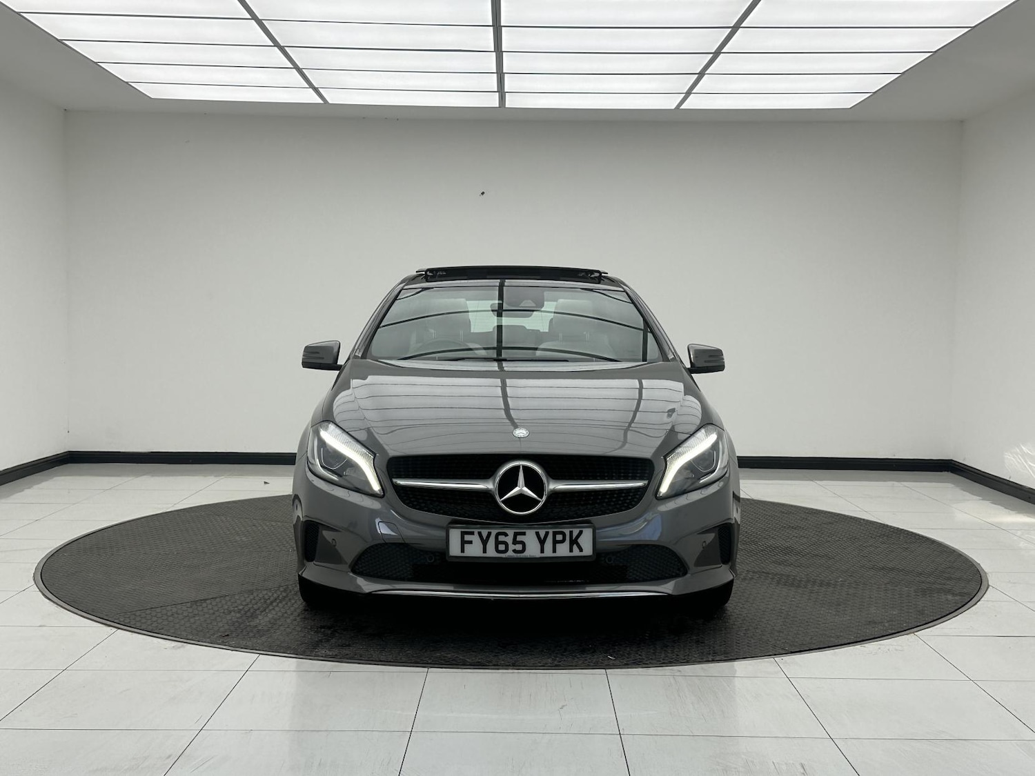 Used Mercedes-Benz A-Class 2015 for sale - 76652978: Photo 2