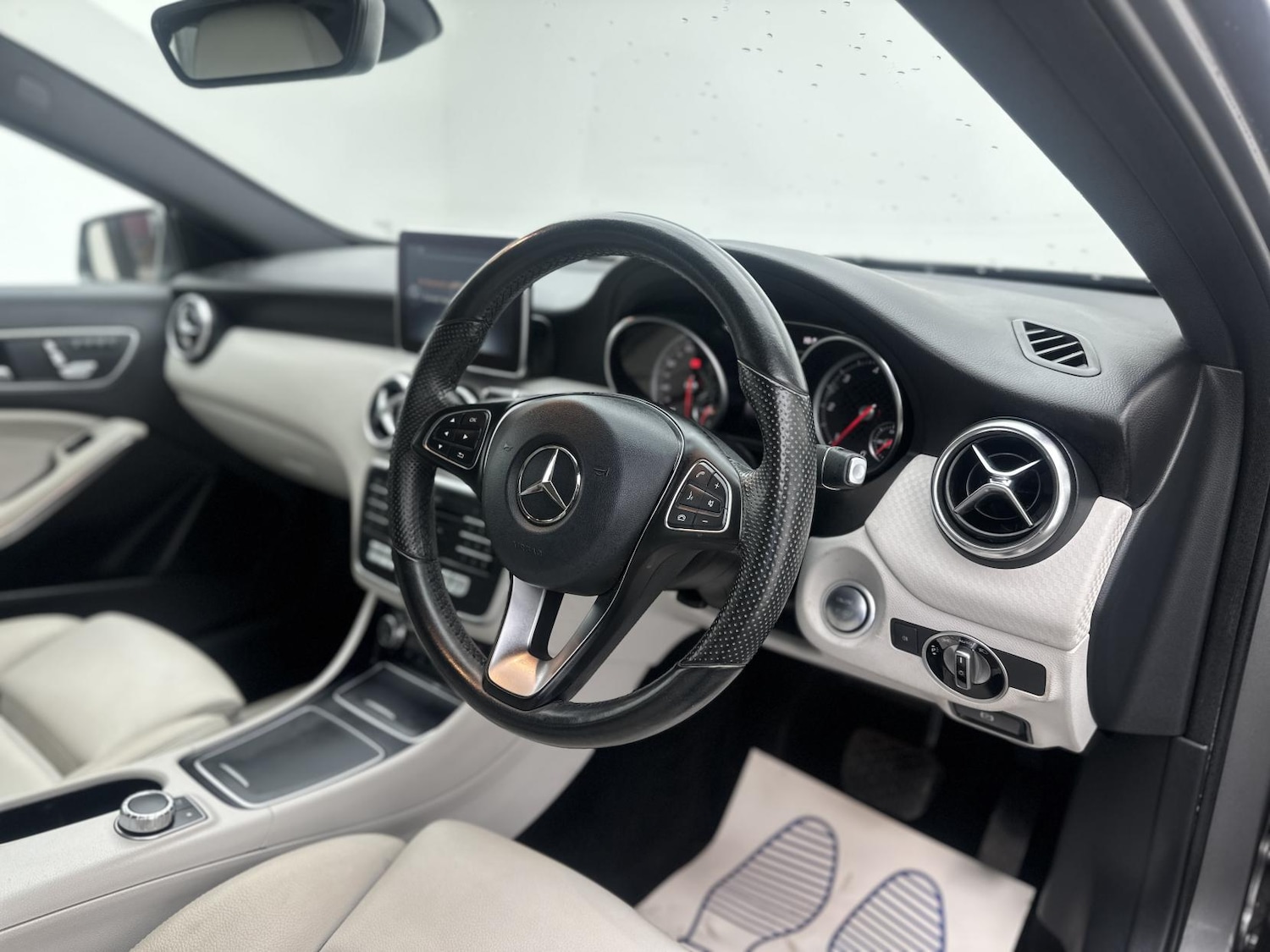 Used Mercedes-Benz A-Class 2015 for sale - 76652978: Photo 22