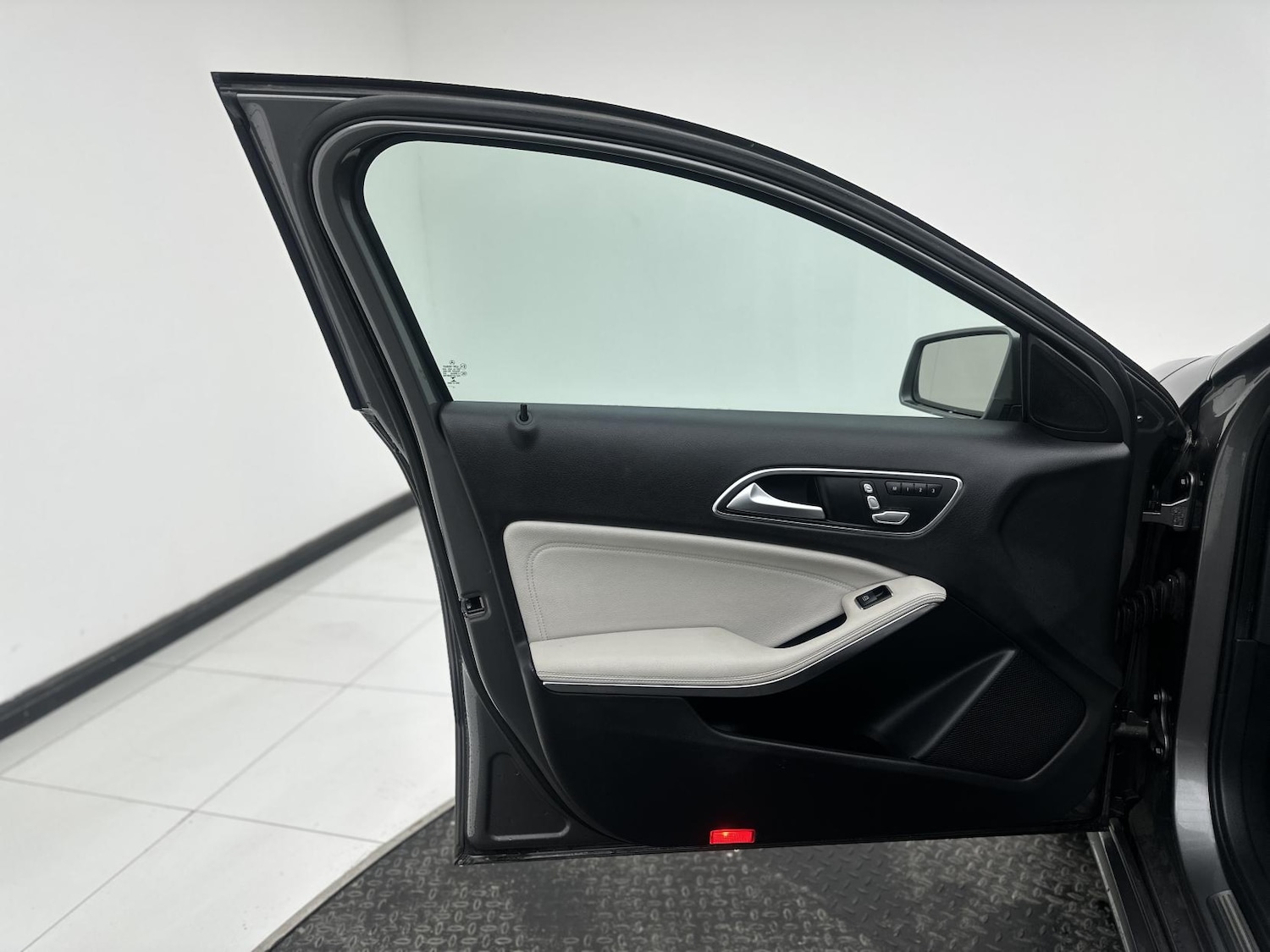 Used Mercedes-Benz A-Class 2015 for sale - 76652978: Photo 36