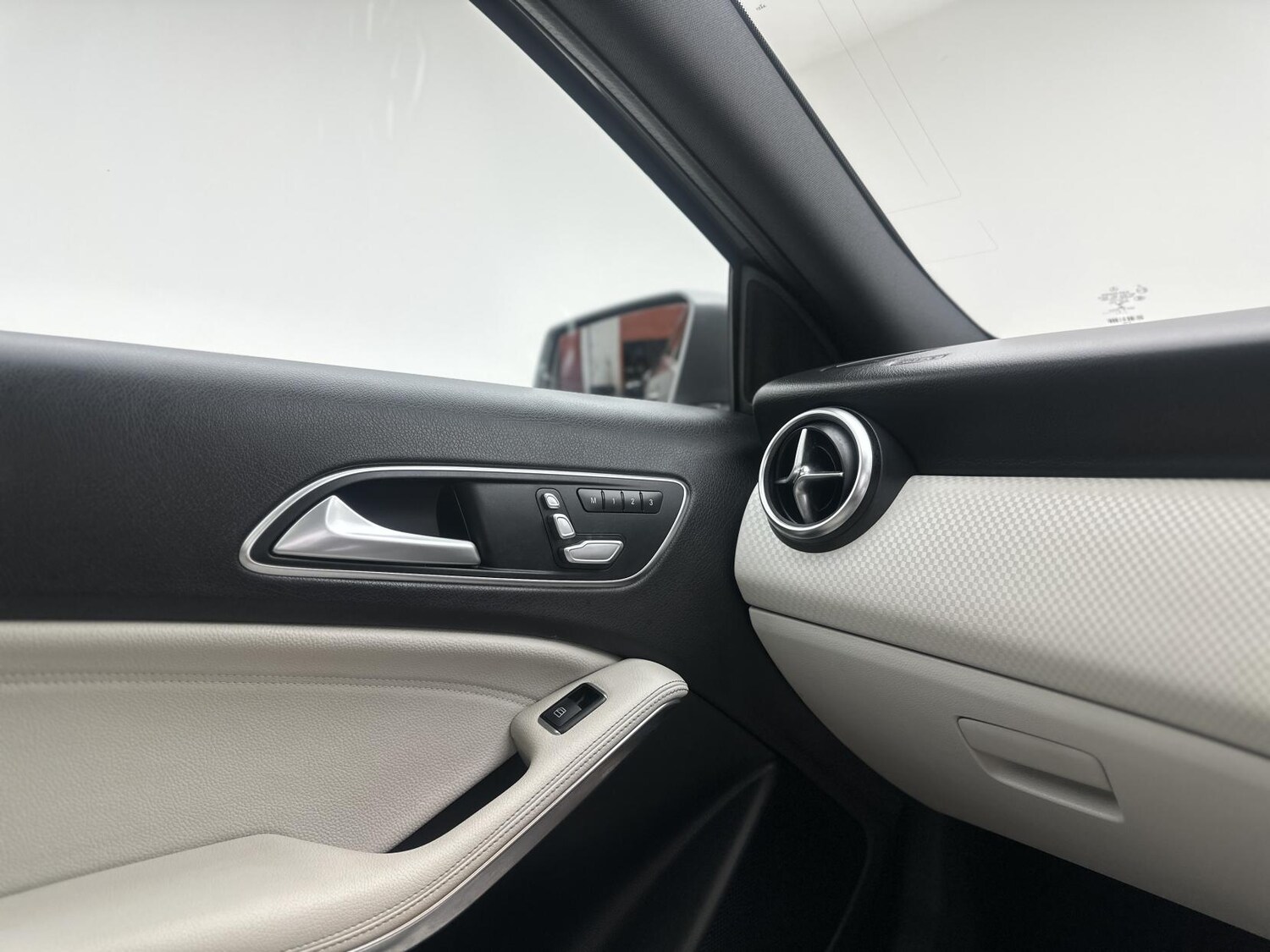 Used Mercedes-Benz A-Class 2015 for sale - 76652978: Photo 37