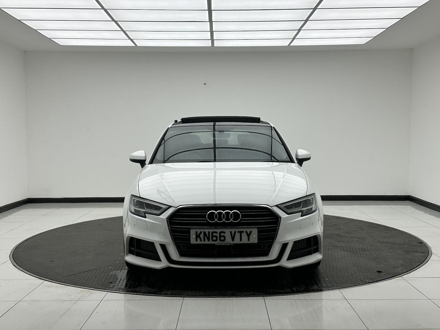 Used Audi A3 2016 for sale - 76606436: Photo 2