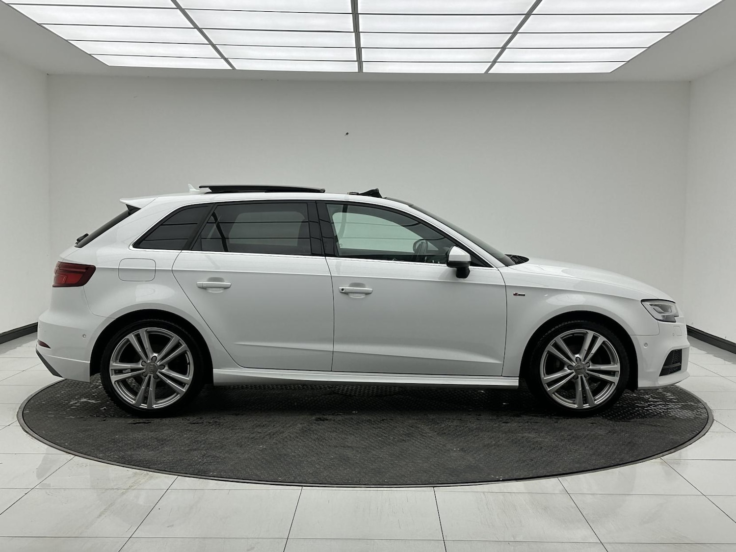 Used Audi A3 2016 for sale - 76606436: Photo 3