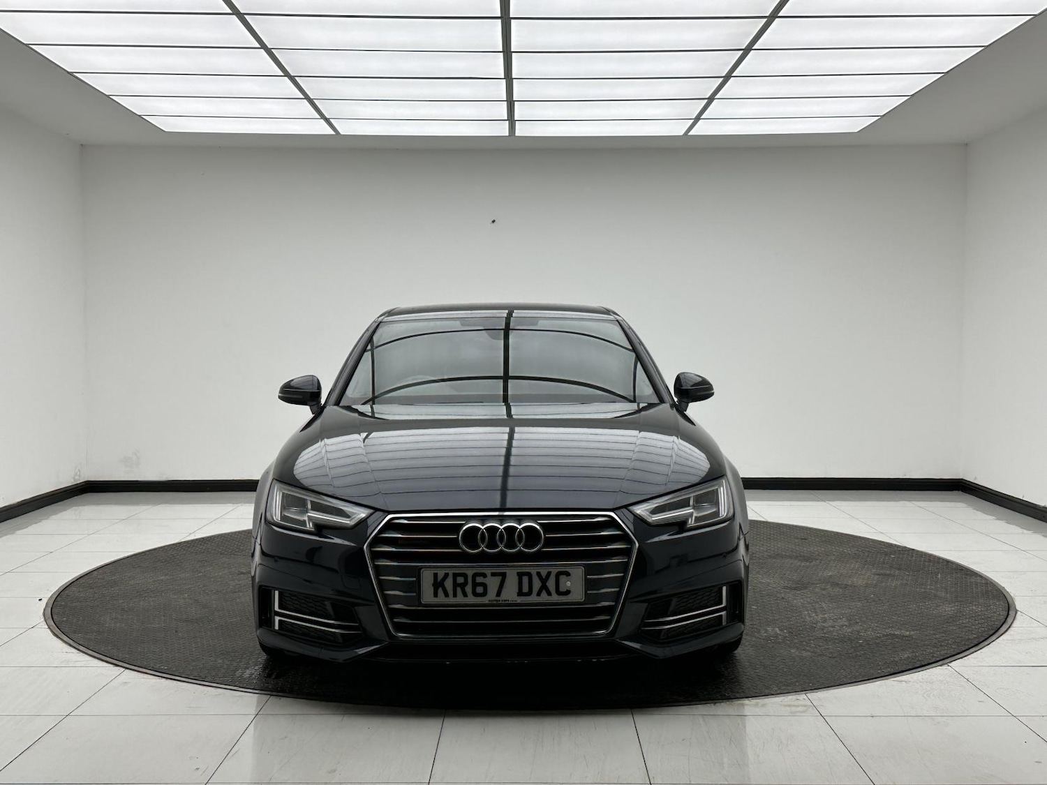 Used Audi A4 2017 for sale - 77063593: Photo 2