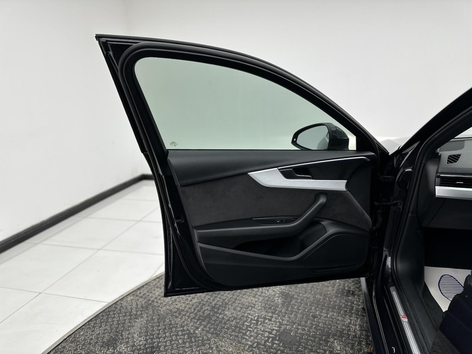 Used Audi A4 2017 for sale - 77063593: Photo 25