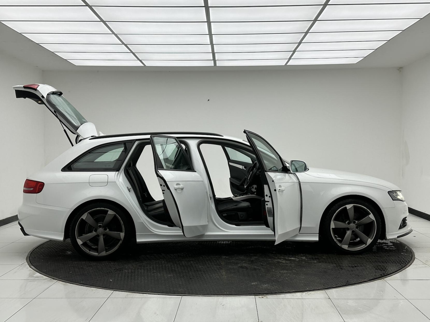 Used Audi A4 2011 for sale - 77385616: Photo 14