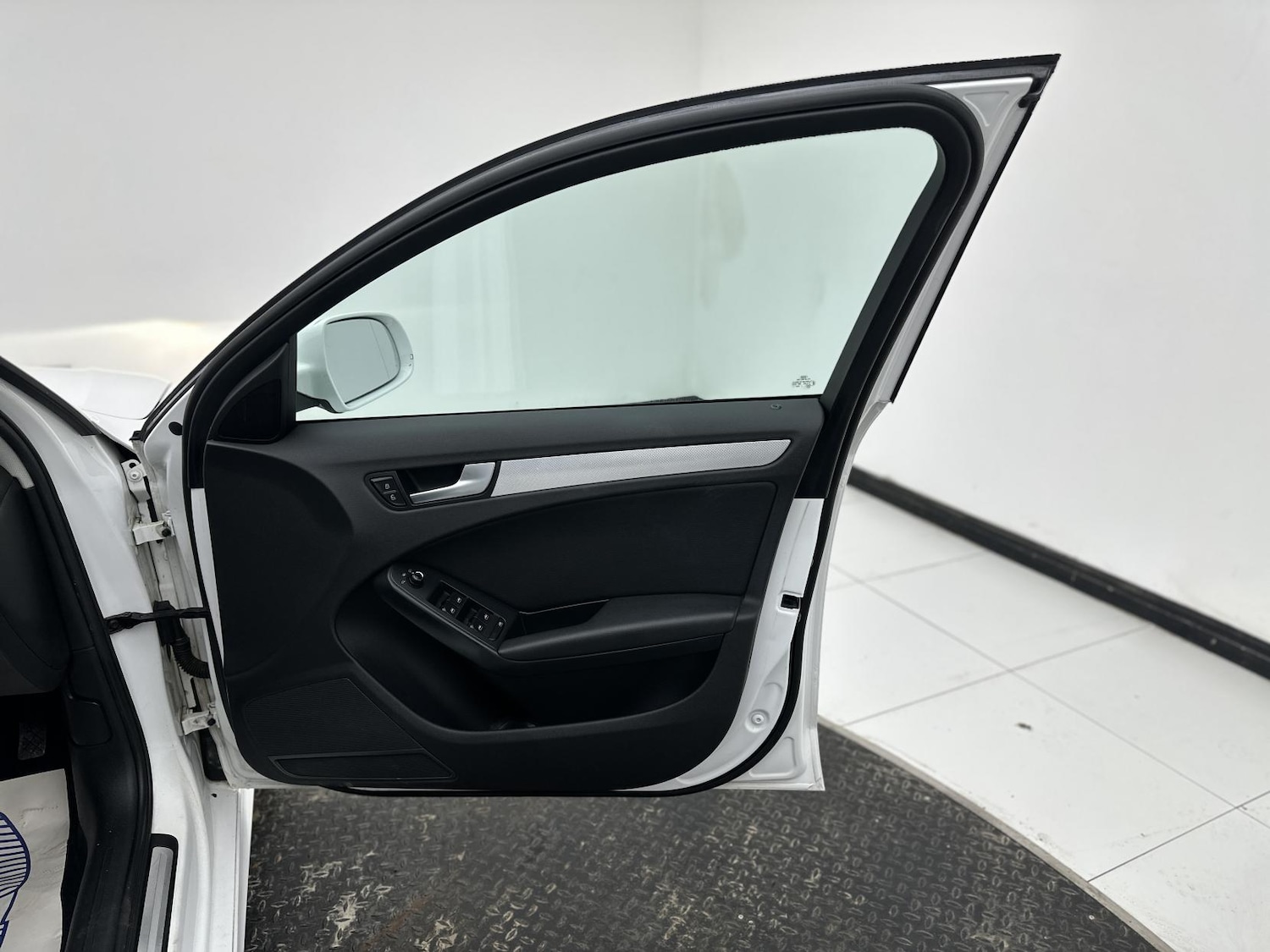 Used Audi A4 2011 for sale - 77385616: Photo 17