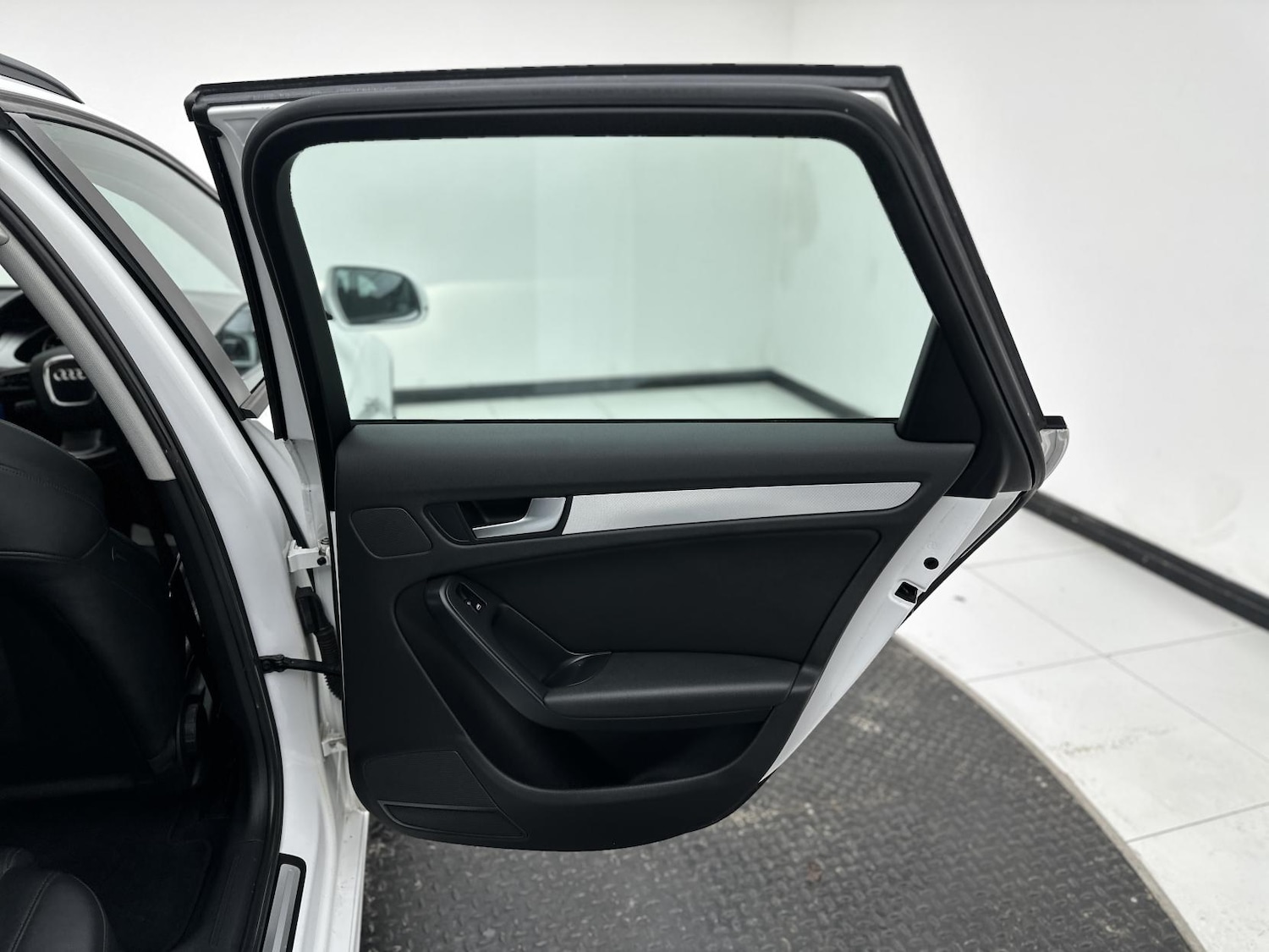 Used Audi A4 2011 for sale - 77385616: Photo 21