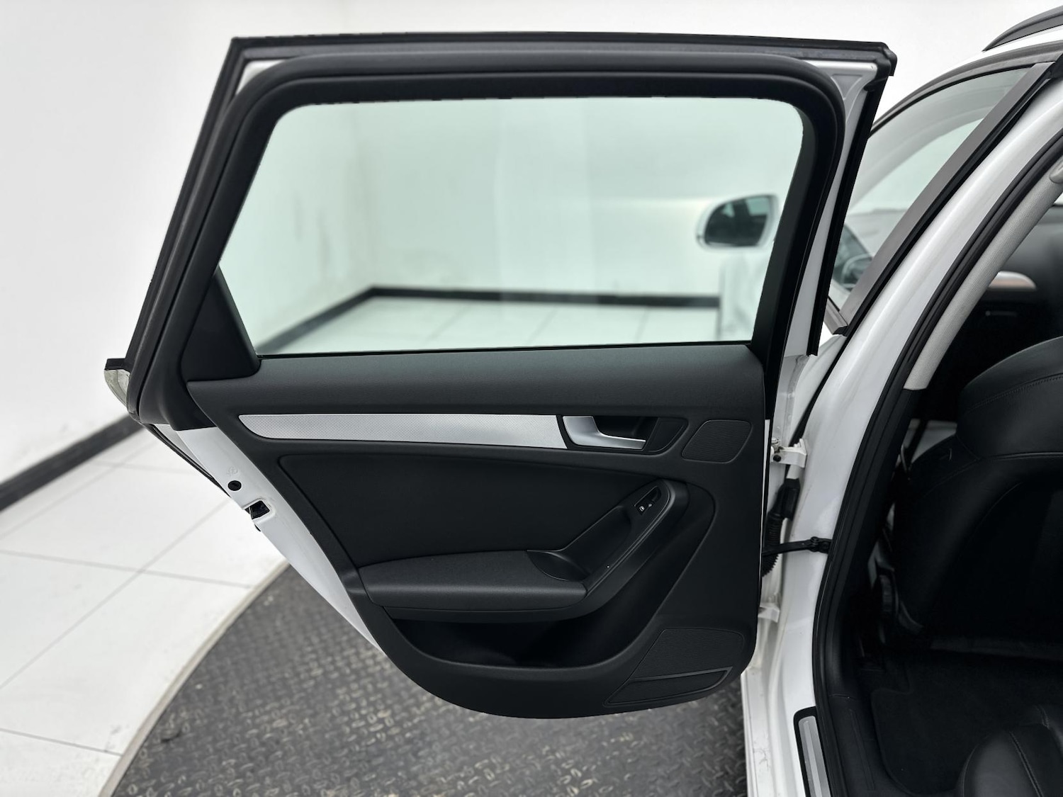 Used Audi A4 2011 for sale - 77385616: Photo 29