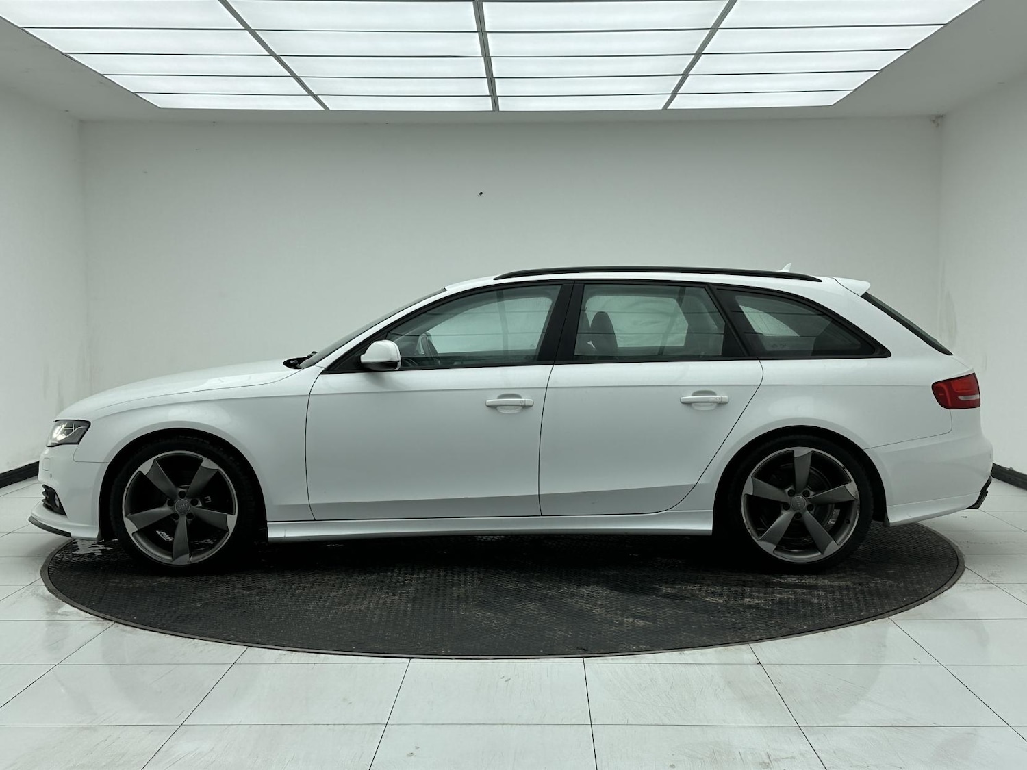 Used Audi A4 2011 for sale - 77385616: Photo 4