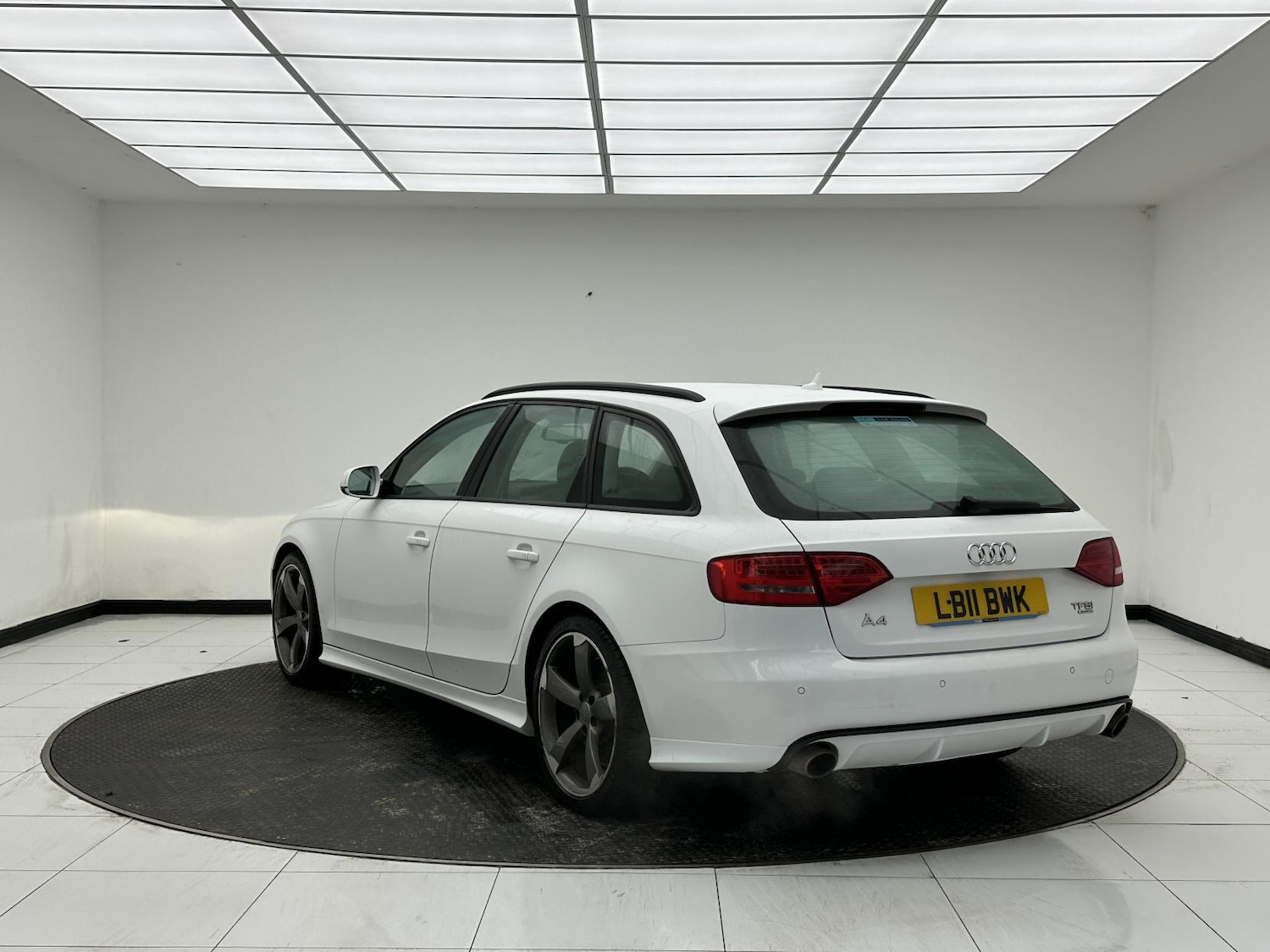 Used Audi A4 2011 for sale - 77385616: Photo 5