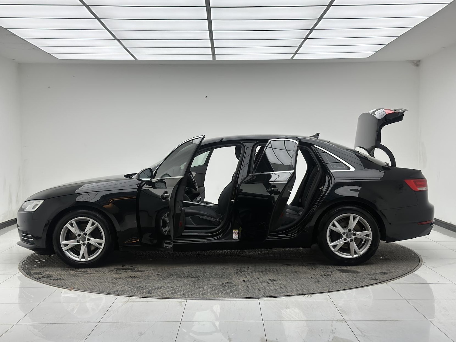 Used Audi A4 2018 for sale - 77950907: Photo 11