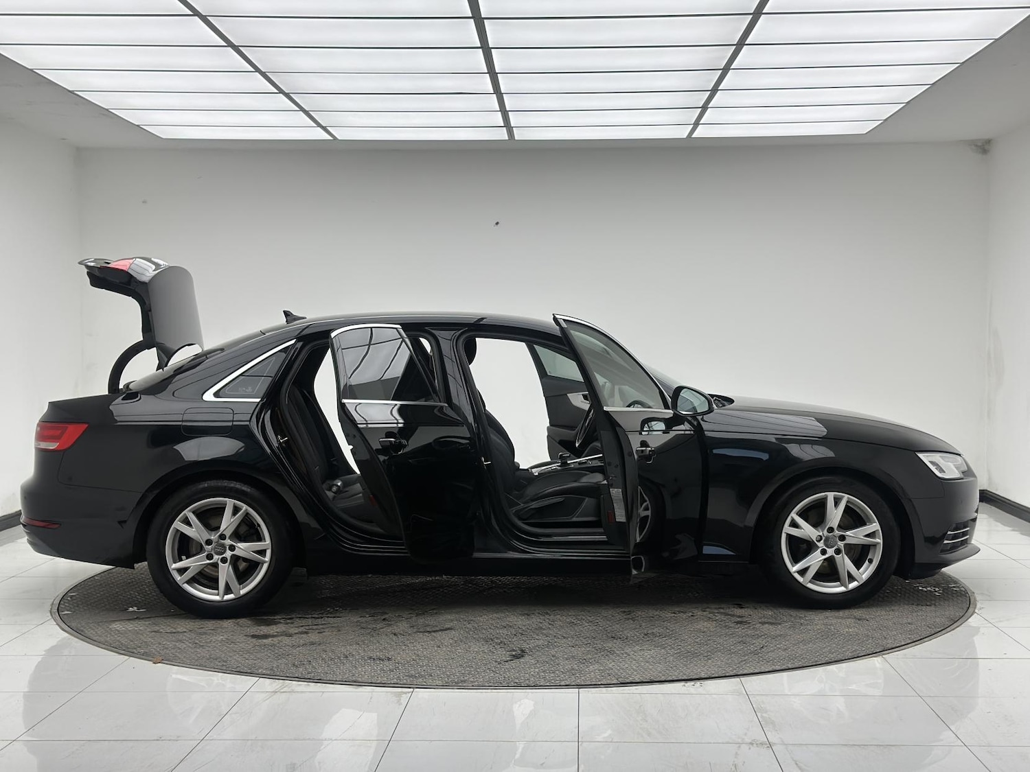 Used Audi A4 2018 for sale - 77950907: Photo 13