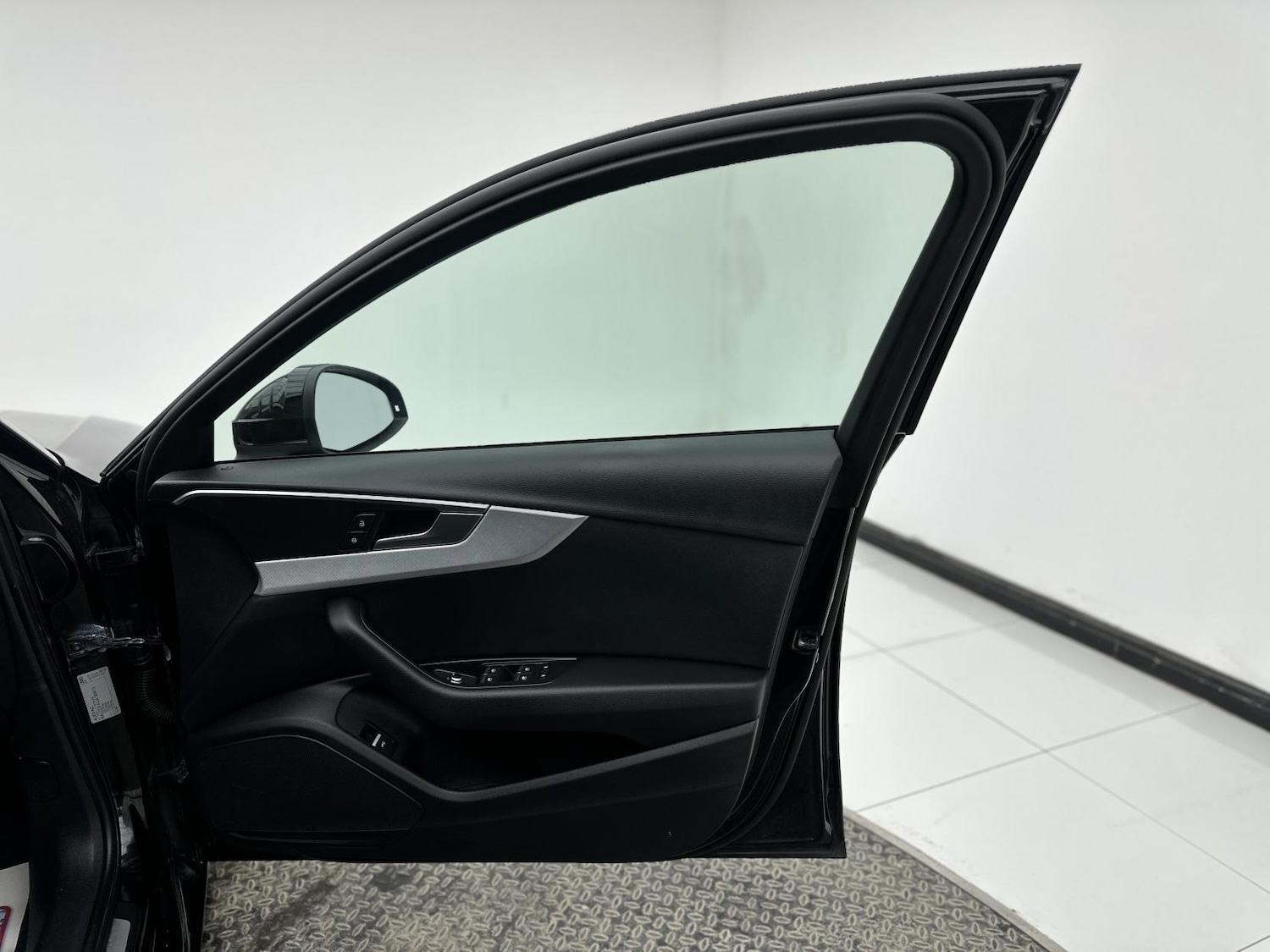 Used Audi A4 2018 for sale - 77950907: Photo 17