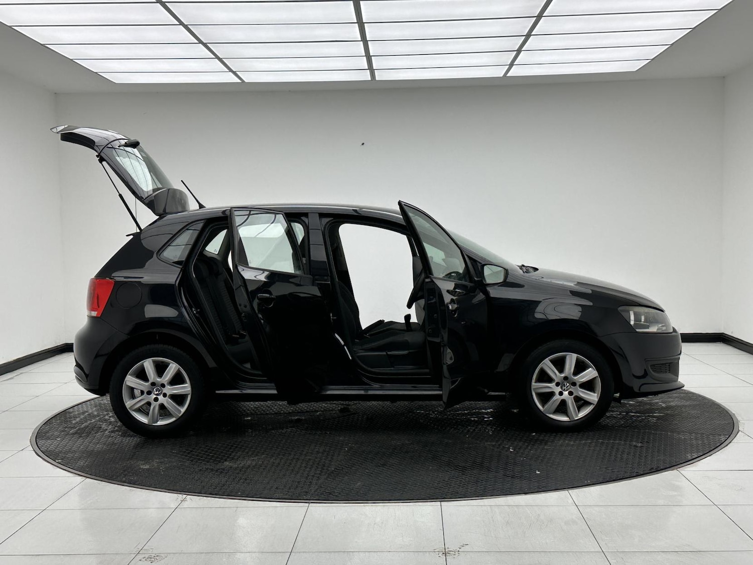 Used Volkswagen Polo 2010 for sale - 76895164: Photo 11