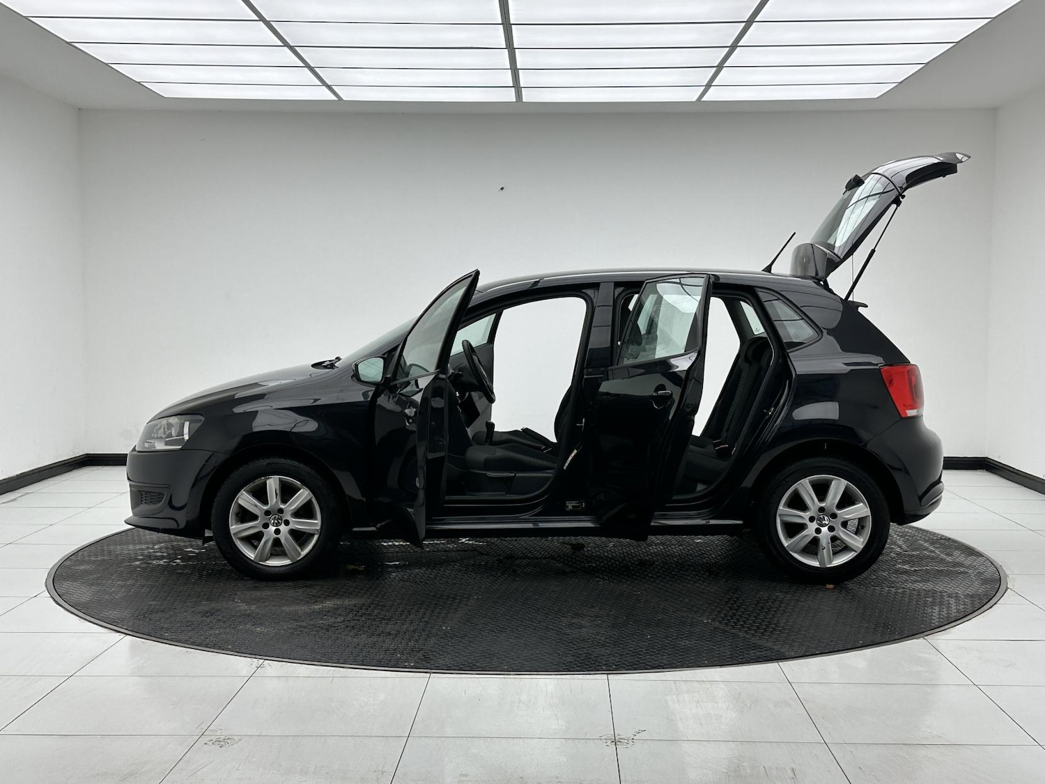 Used Volkswagen Polo 2010 for sale - 76895164: Photo 12