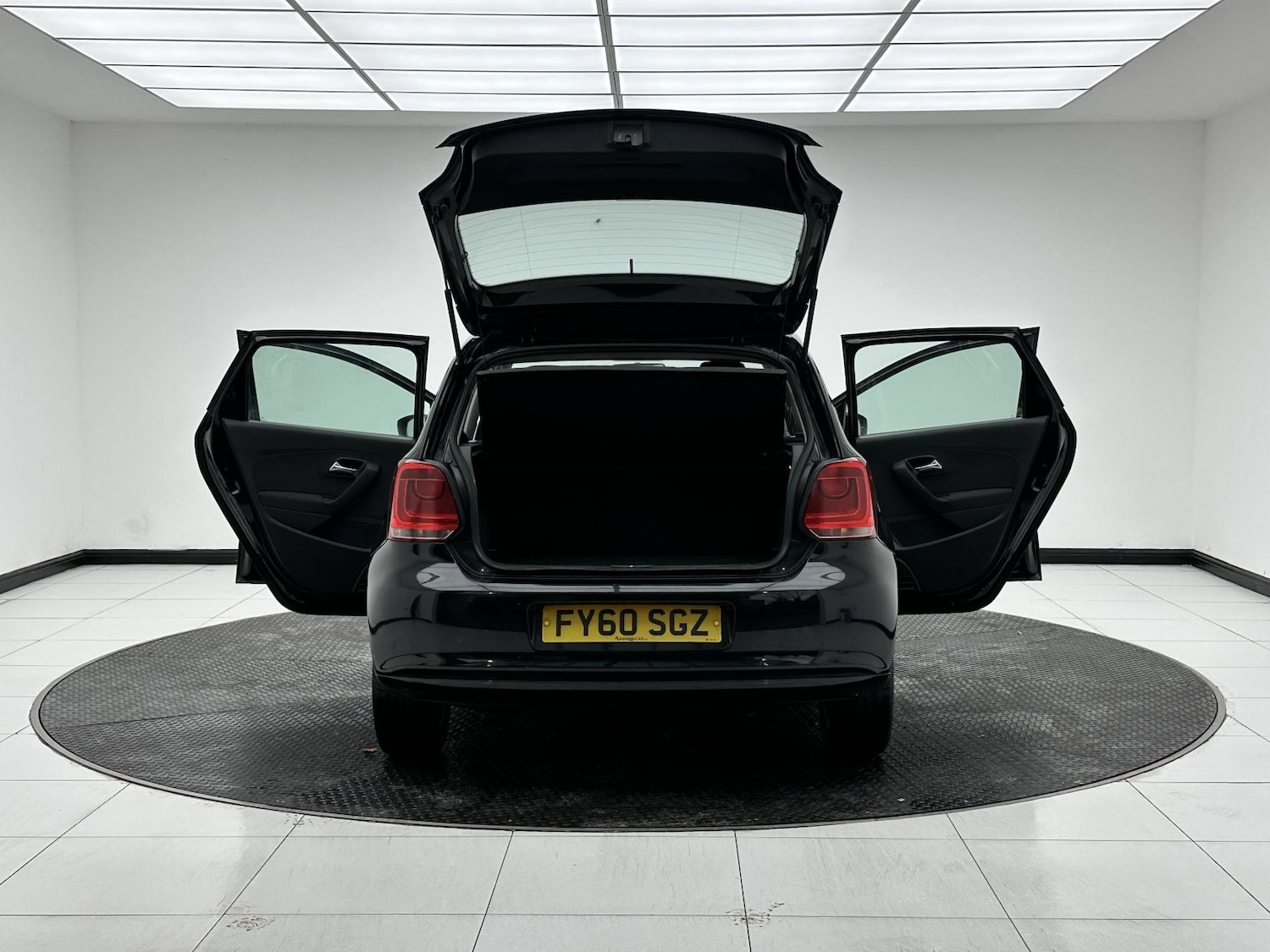 Used Volkswagen Polo 2010 for sale - 76895164: Photo 14