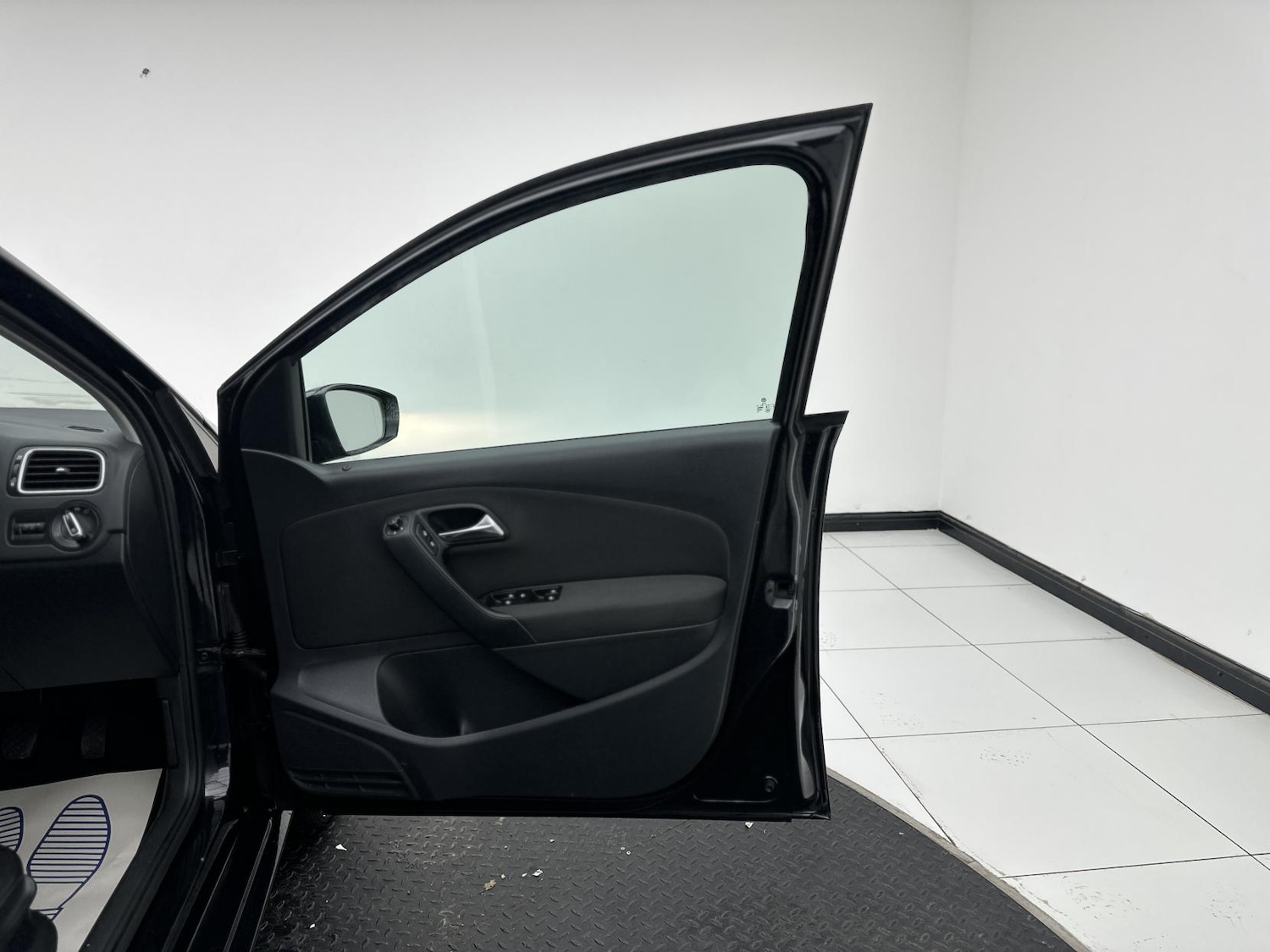 Used Volkswagen Polo 2010 for sale - 76895164: Photo 19