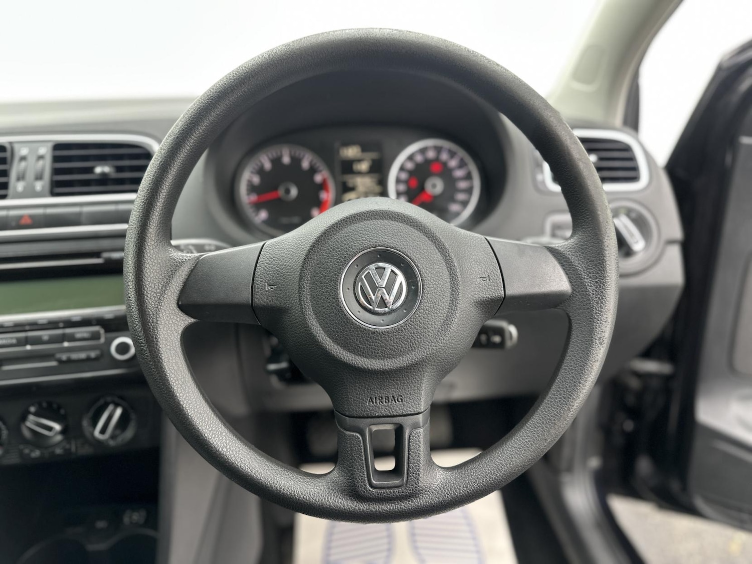 Used Volkswagen Polo 2010 for sale - 76895164: Photo 24