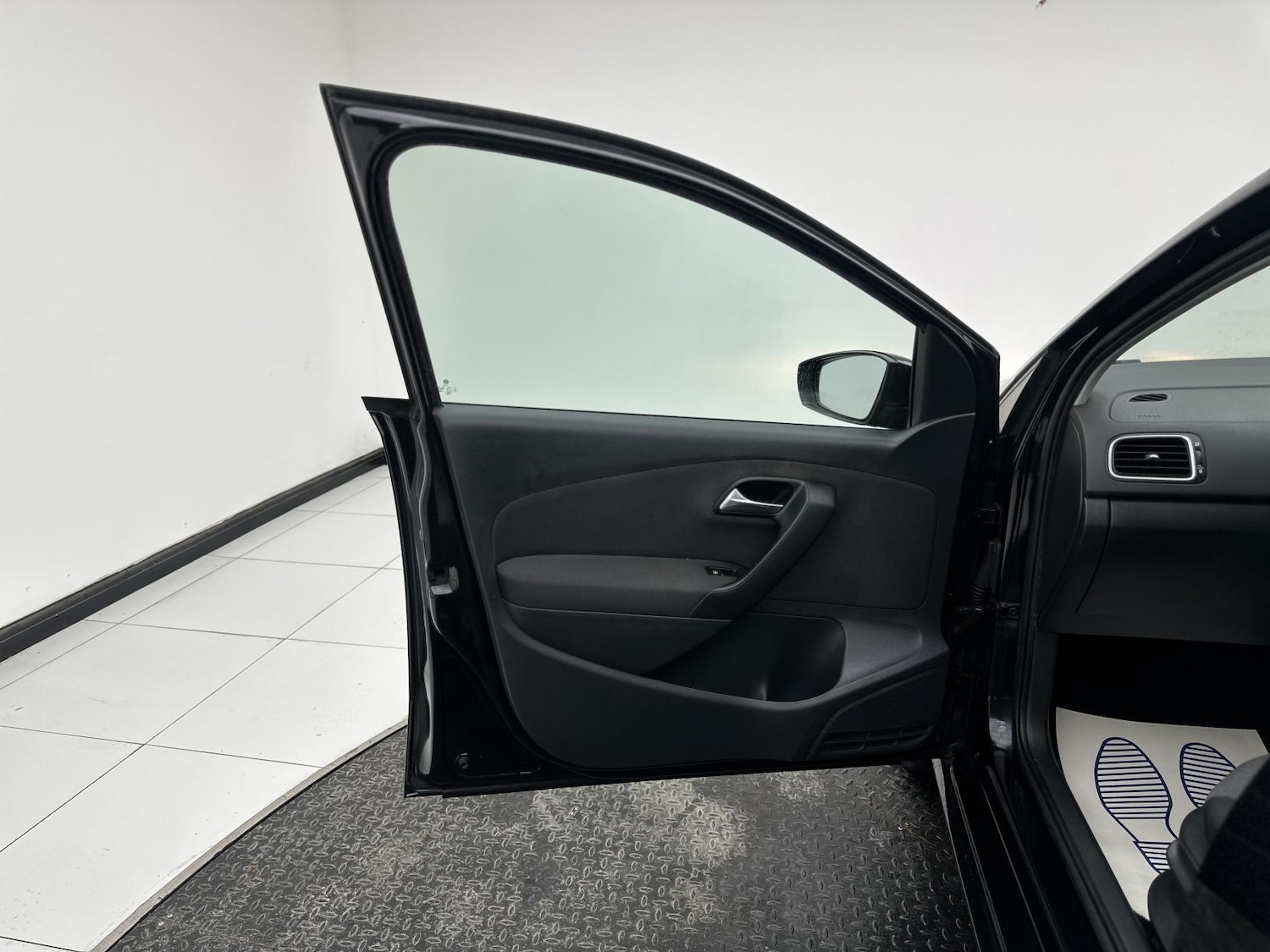 Used Volkswagen Polo 2010 for sale - 76895164: Photo 29