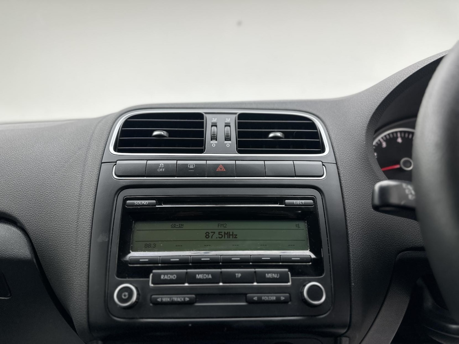 Used Volkswagen Polo 2010 for sale - 76895164: Photo 40