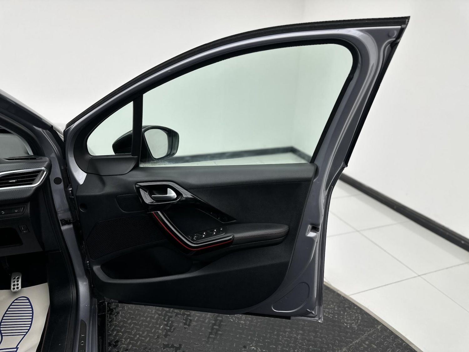 Used Peugeot 2008 2017 for sale - 76188384: Photo 11