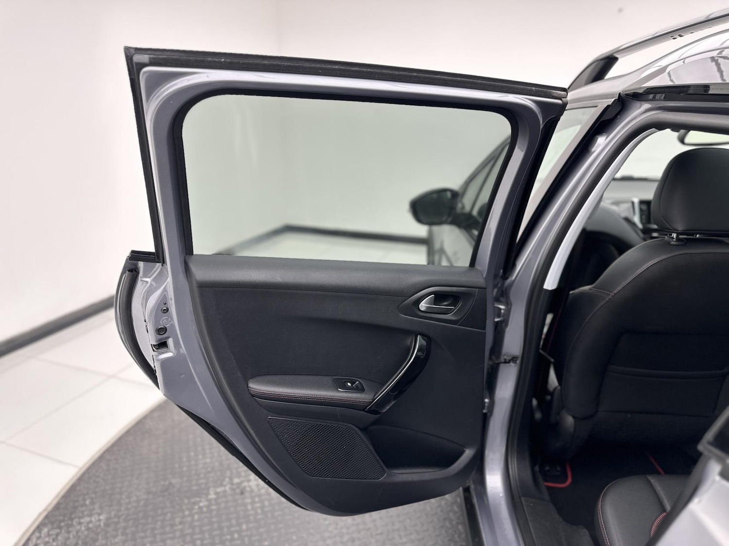 Used Peugeot 2008 2017 for sale - 76188384: Photo 30