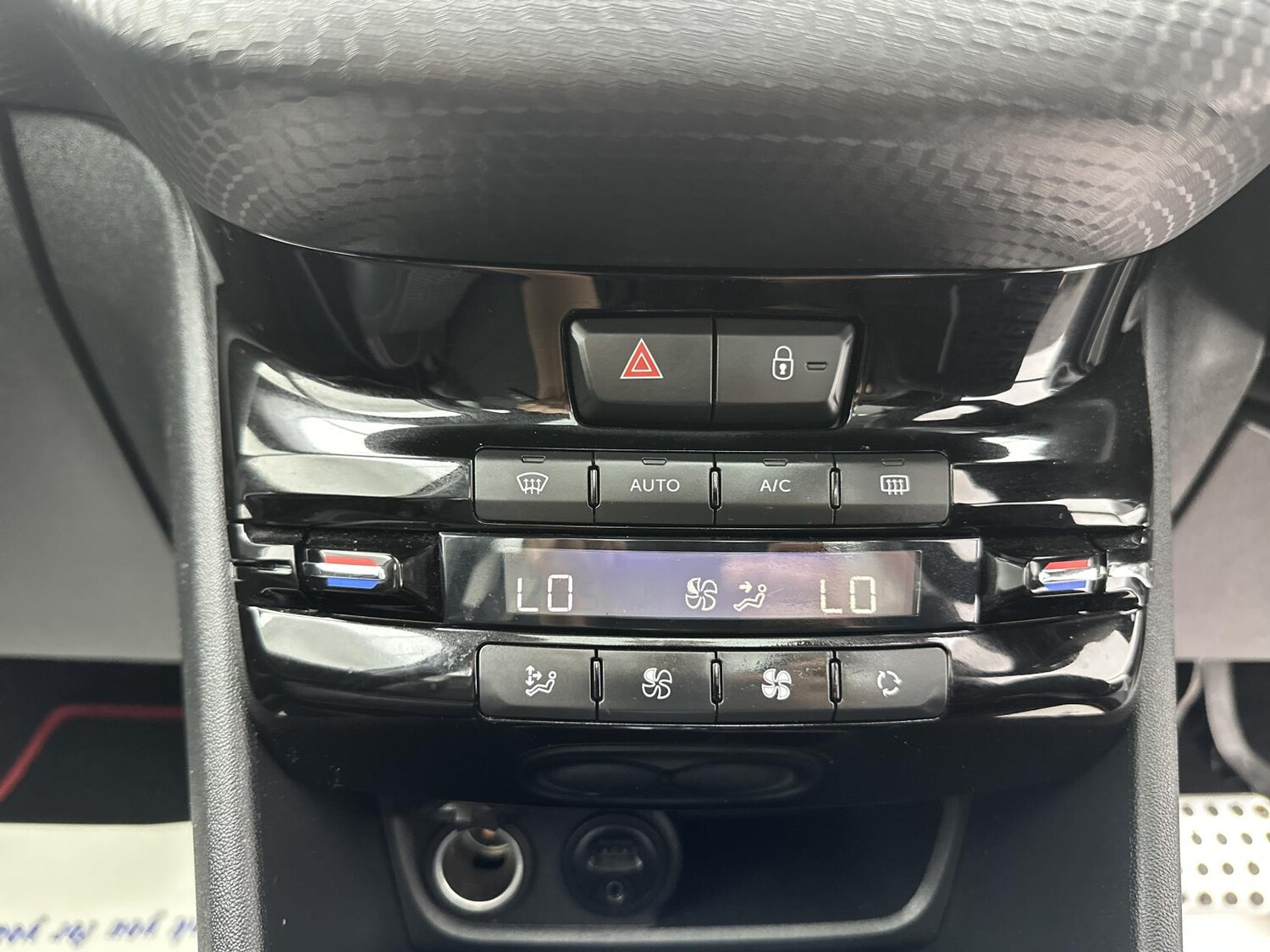 Used Peugeot 2008 2017 for sale - 76188384: Photo 48