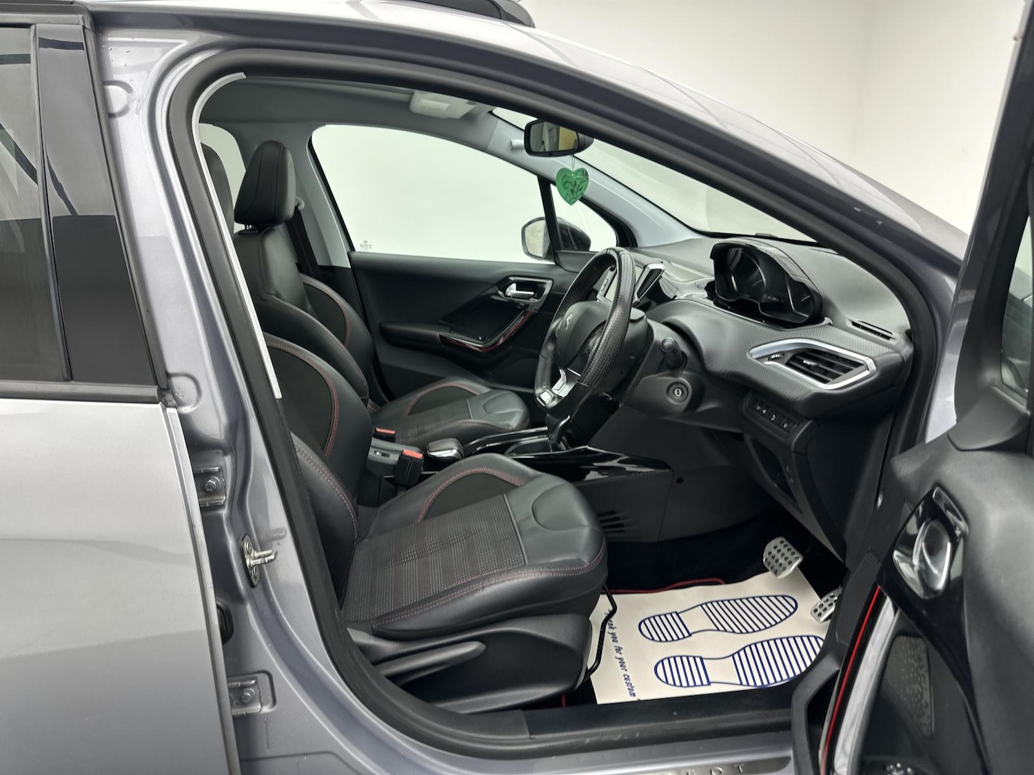 Used Peugeot 2008 2017 for sale - 76188384: Photo 8