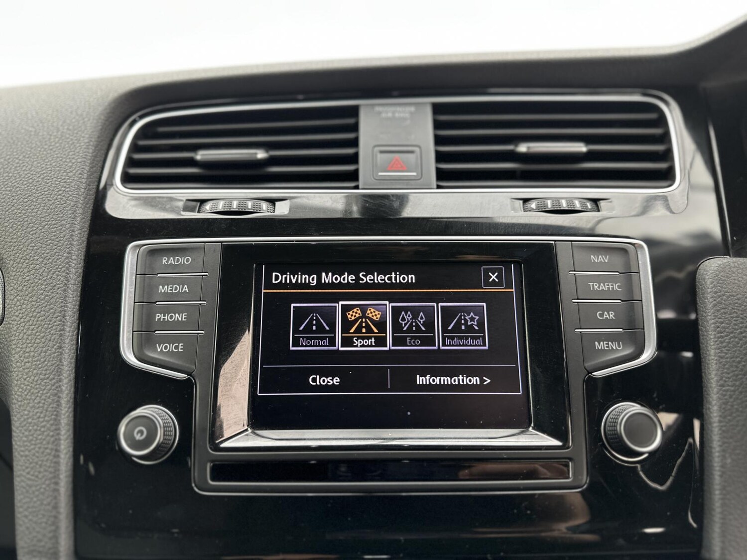 Used Volkswagen Golf 2015 for sale - 76131382: Photo 45