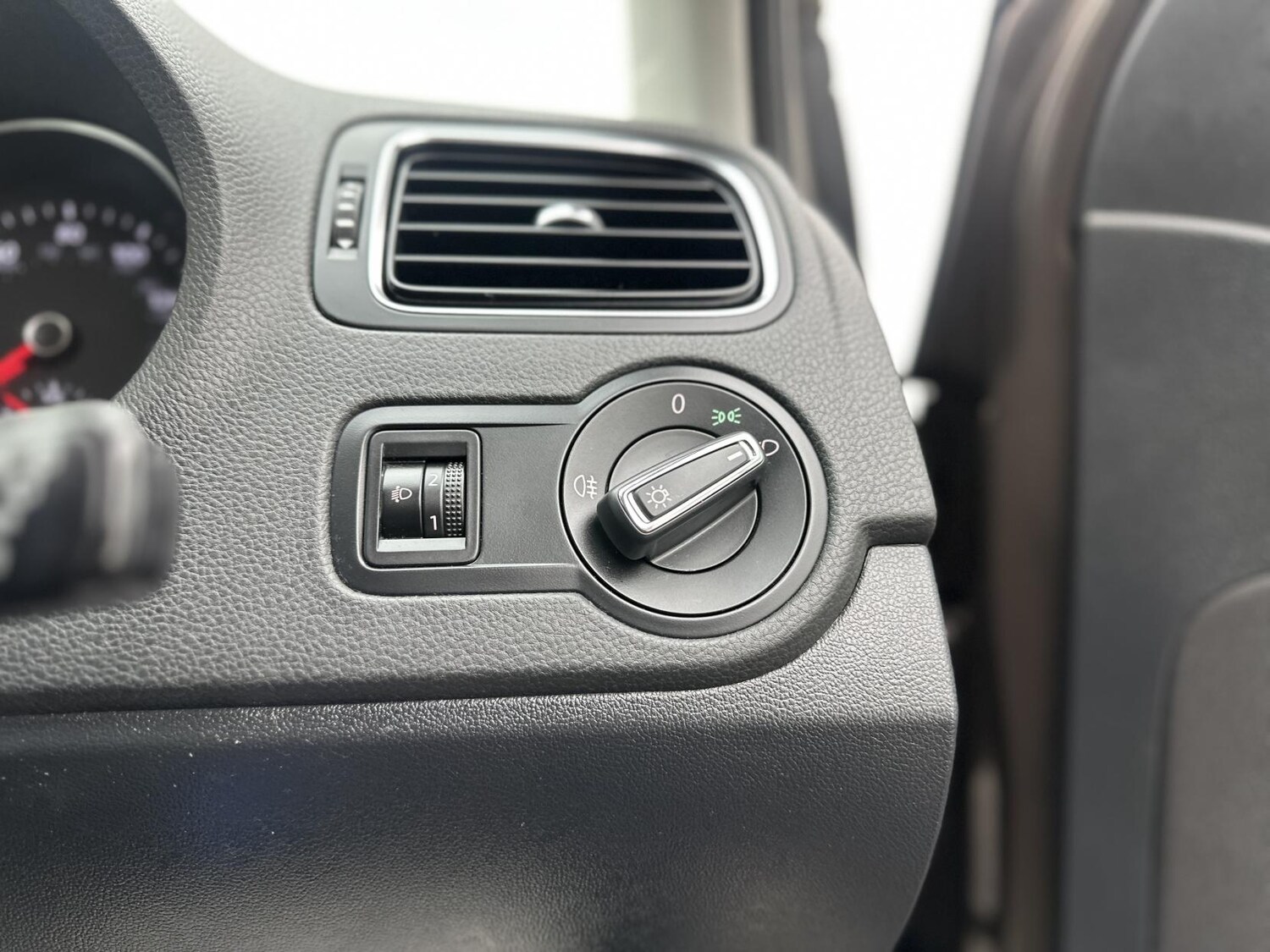 Used Volkswagen Polo 2015 for sale - 77371096: Photo 50