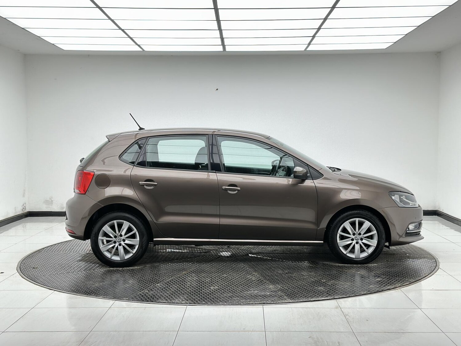 Used Volkswagen Polo 2015 for sale - 77371096: Photo 9