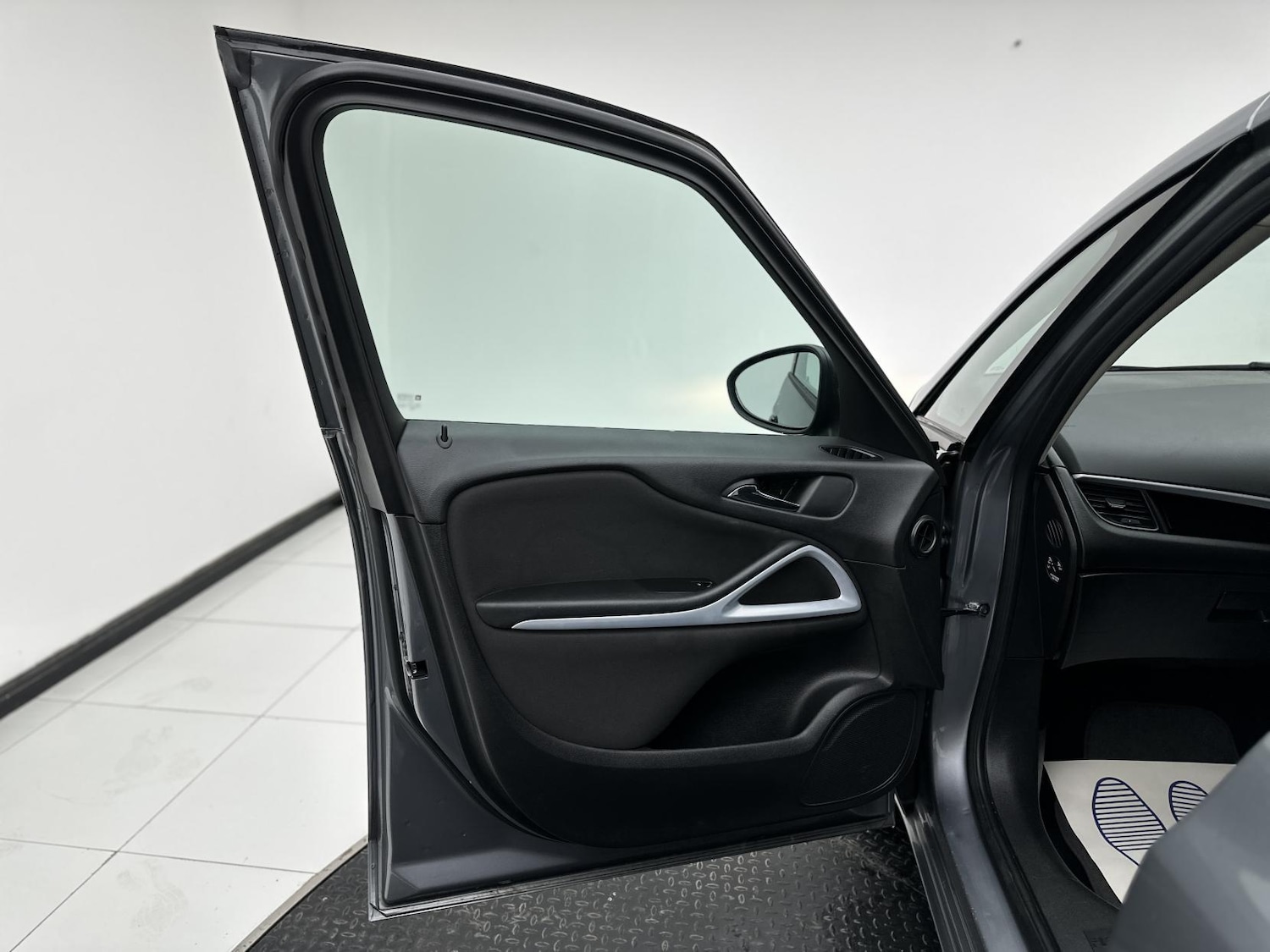 Used Vauxhall Zafira 2017 for sale - 76549014: Photo 31