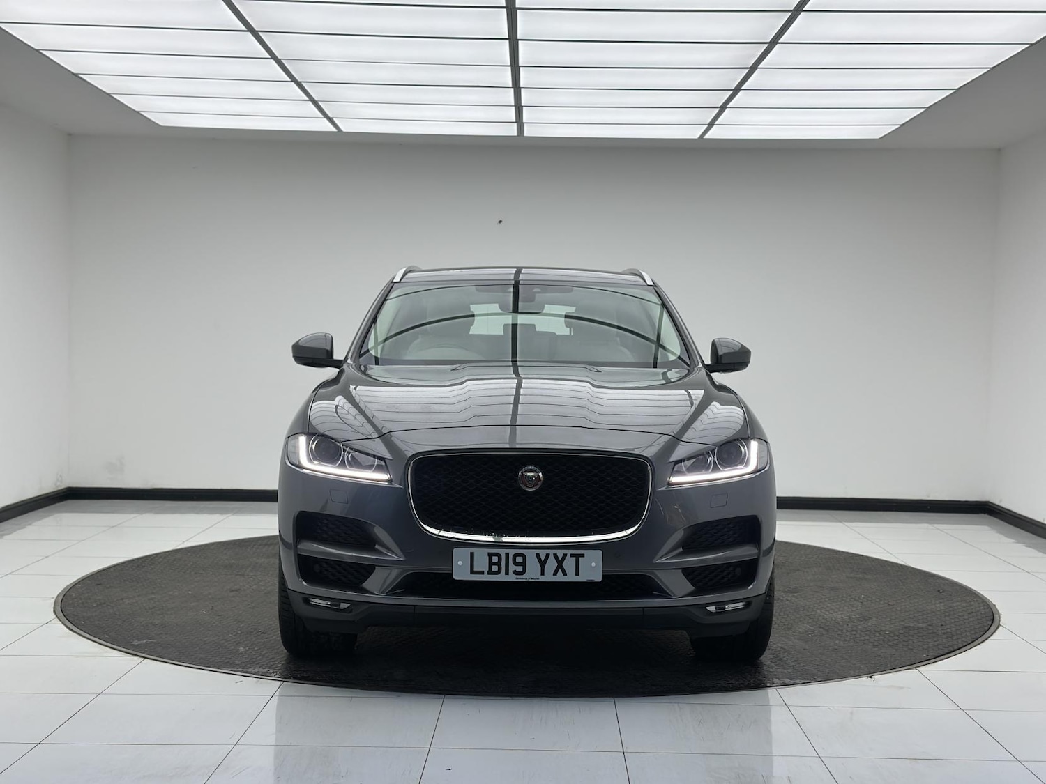 Used Jaguar F-Pace 2019 for sale - 77080965: Photo 2
