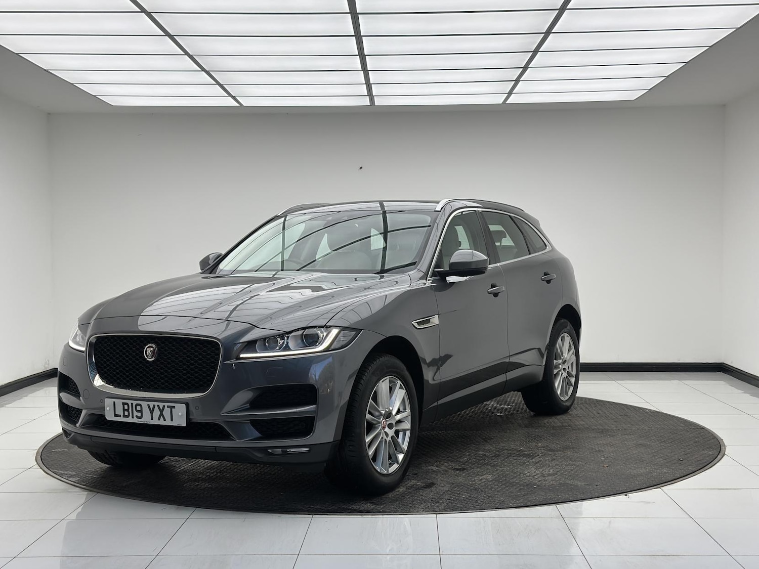 Used Jaguar F-Pace 2019 for sale - 77080965: Photo 3