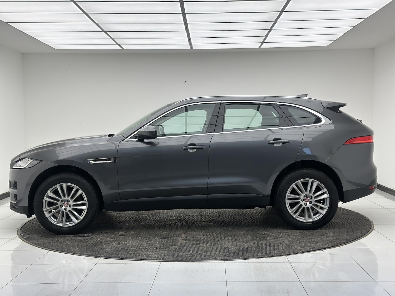 Used Jaguar F-Pace 2019 for sale - 77080965: Photo 4