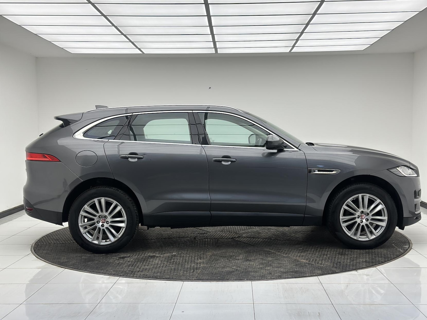 Used Jaguar F-Pace 2019 for sale - 77080965: Photo 8
